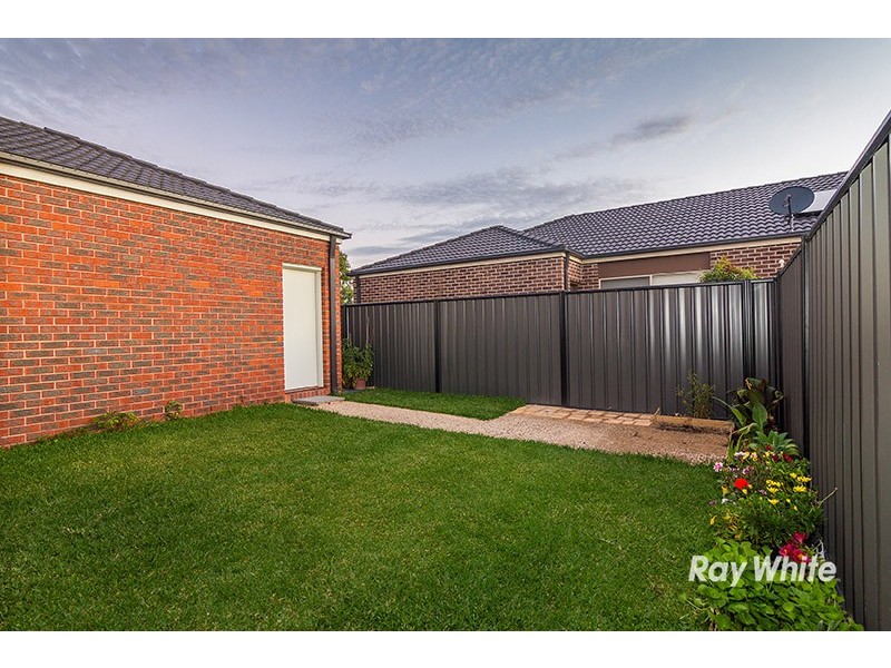 94 Heather Grove, Clyde North VIC 3978