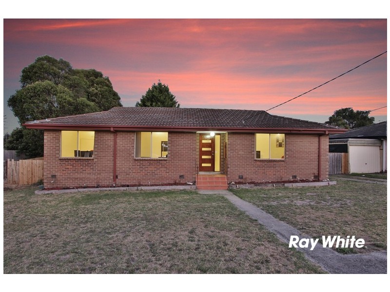 8 Valerie Drive, Cranbourne VIC 3977