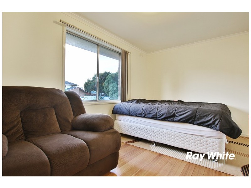 8 Valerie Drive, Cranbourne VIC 3977