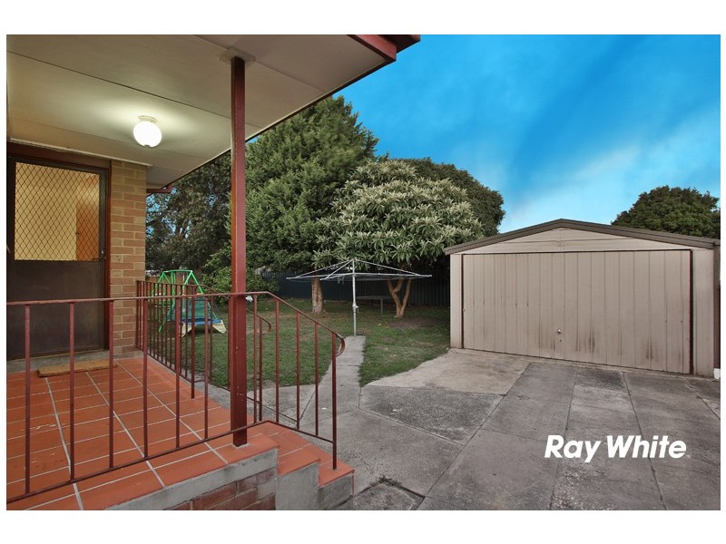 8 Valerie Drive, Cranbourne VIC 3977