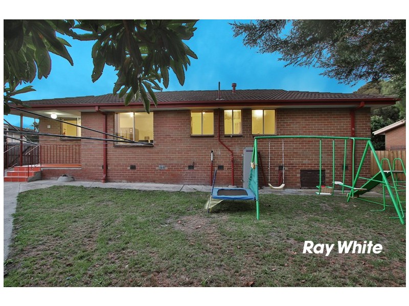 8 Valerie Drive, Cranbourne VIC 3977