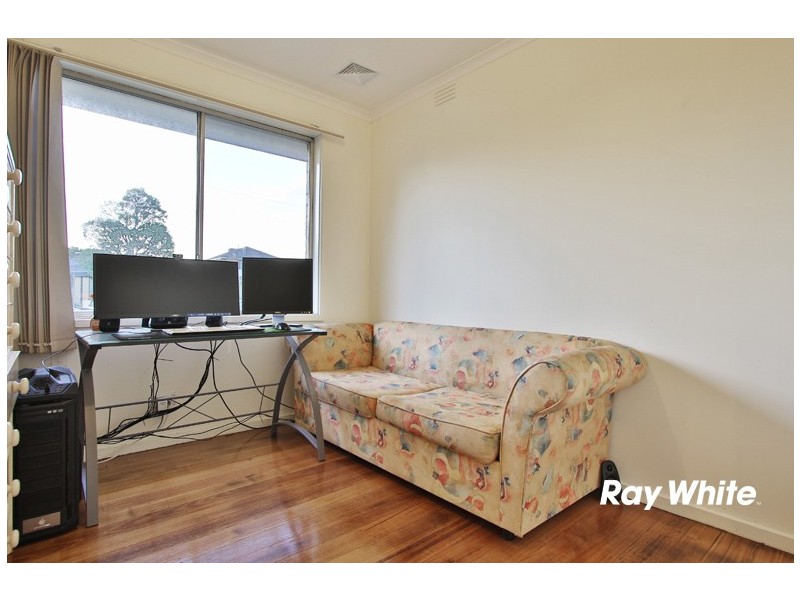 8 Valerie Drive, Cranbourne VIC 3977