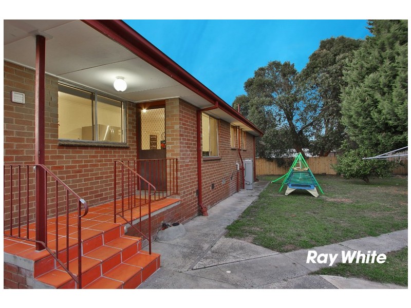 8 Valerie Drive, Cranbourne VIC 3977