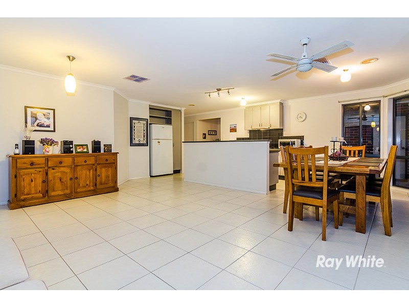 6 Bracken Place, Lyndhurst VIC 3975