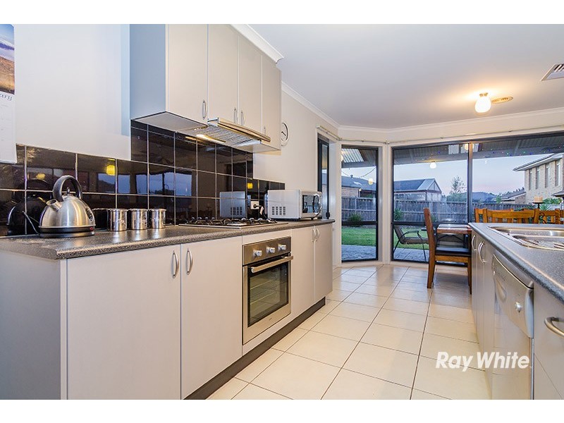 6 Bracken Place, Lyndhurst VIC 3975