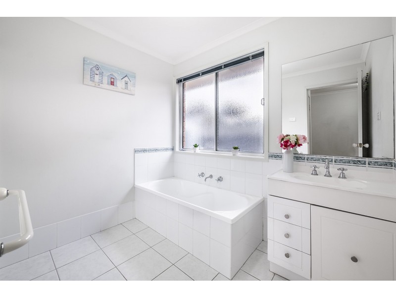 4 Shadi Court, Cranbourne West VIC 3977