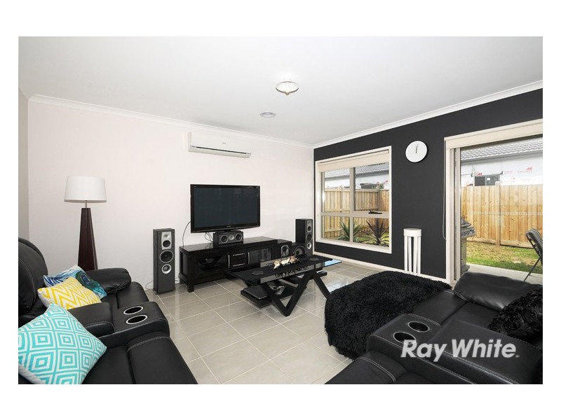 2 Watford Avenue, Cranbourne West VIC 3977