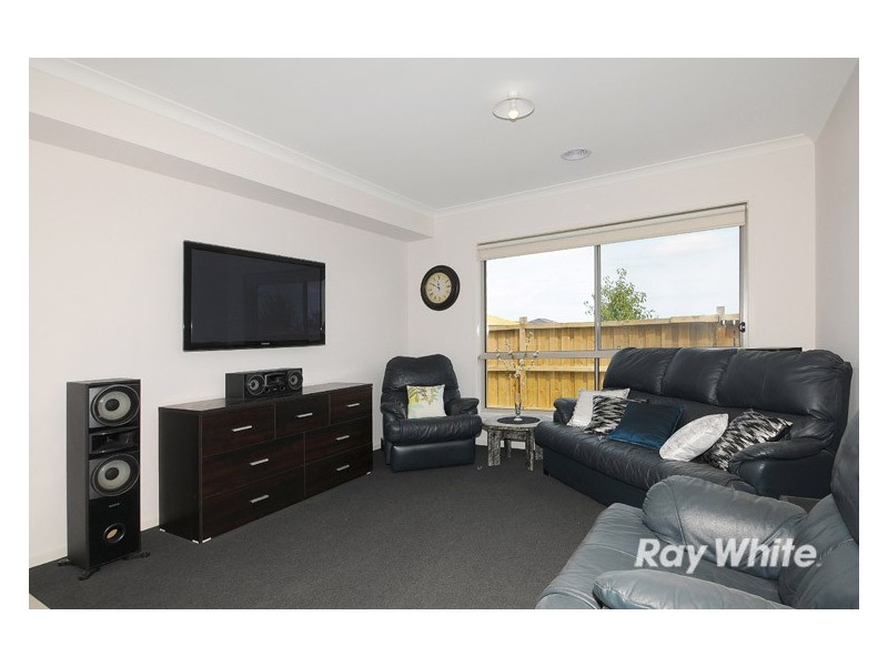 2 Watford Avenue, Cranbourne West VIC 3977