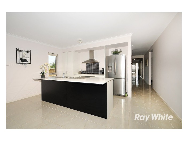 2 Watford Avenue, Cranbourne West VIC 3977