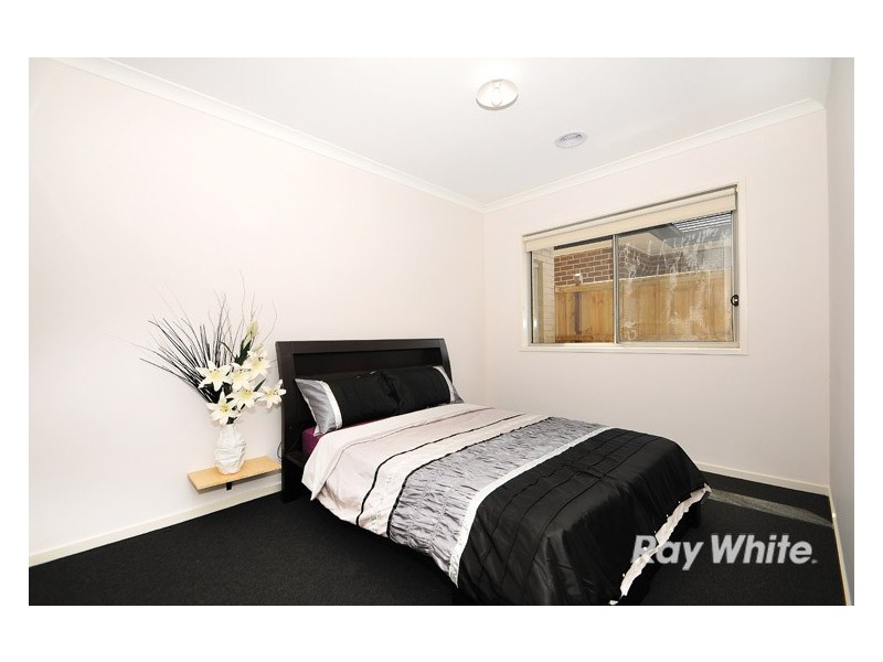 2 Watford Avenue, Cranbourne West VIC 3977