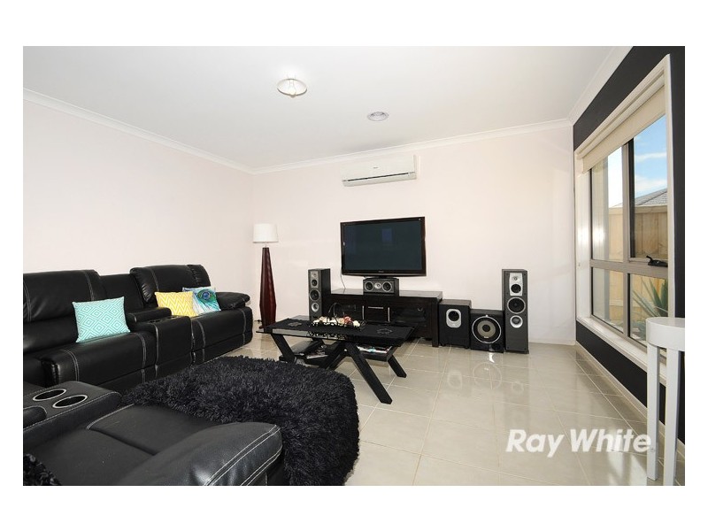 2 Watford Avenue, Cranbourne West VIC 3977