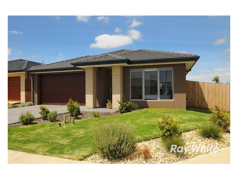2 Watford Avenue, Cranbourne West VIC 3977