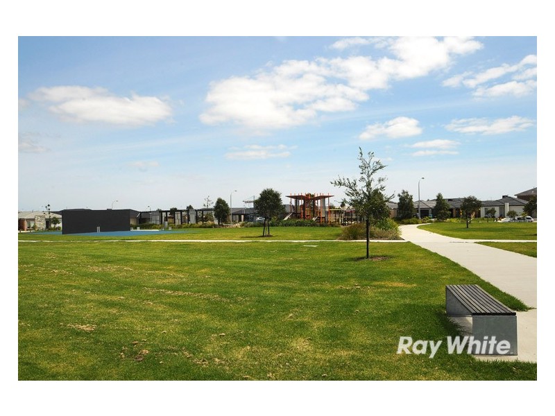 2 Watford Avenue, Cranbourne West VIC 3977