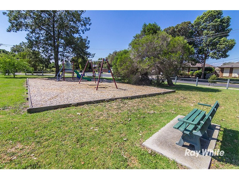 4 Halstead Court, Cranbourne VIC 3977