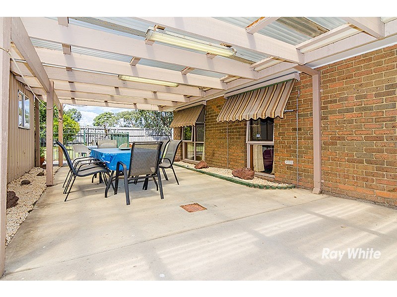 8 Ferncroft Court, Cranbourne North VIC 3977