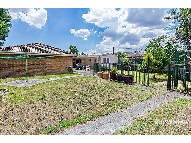 8 Ferncroft Court, Cranbourne North VIC 3977