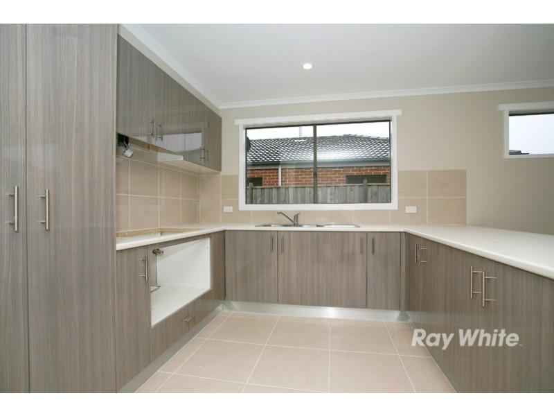 42 Alarah Blvd, Cranbourne West VIC 3977
