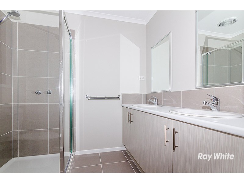42 Alarah Blvd, Cranbourne West VIC 3977