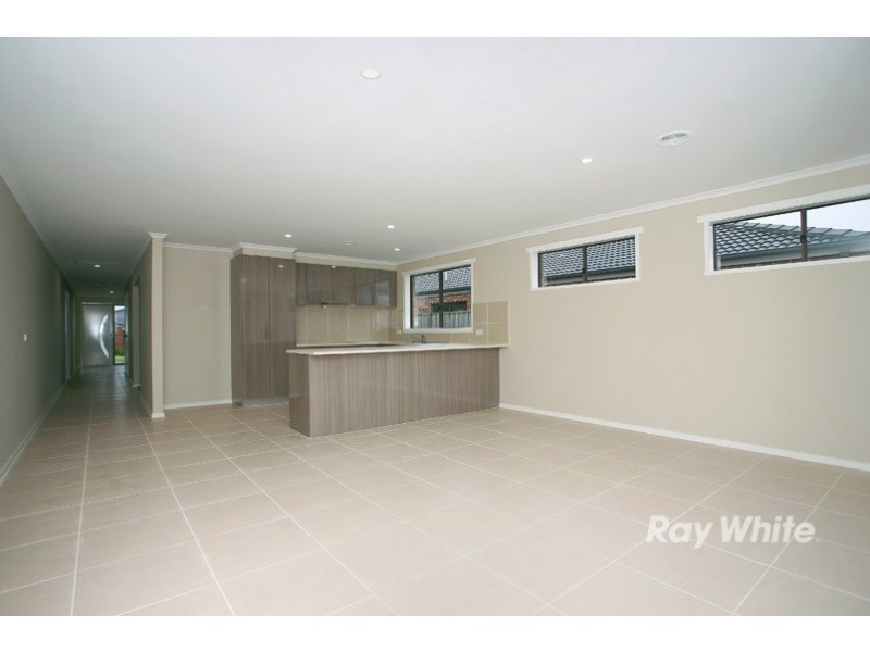 42 Alarah Blvd, Cranbourne West VIC 3977