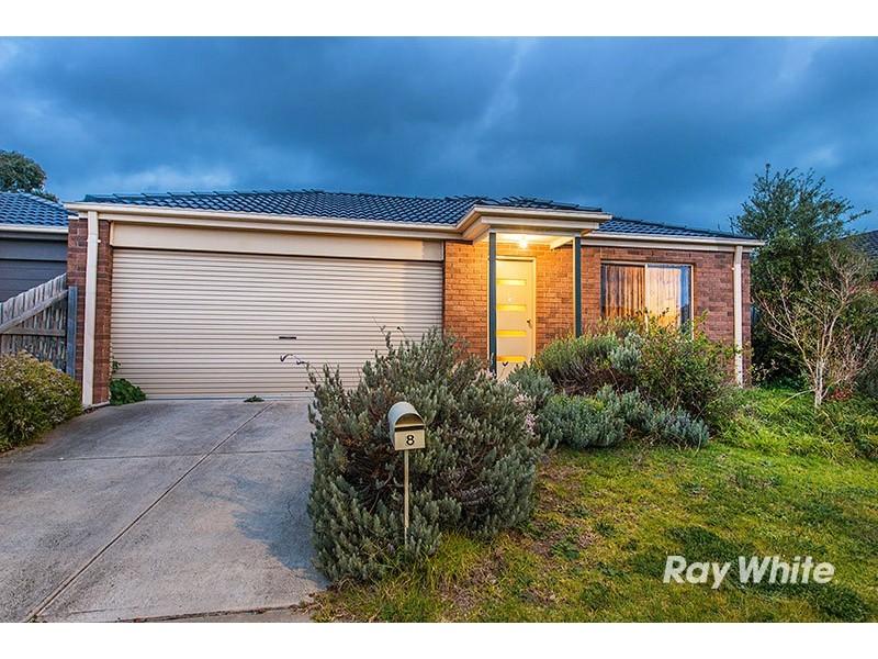 8 Bellbrae Crescent, Cranbourne West VIC 3977