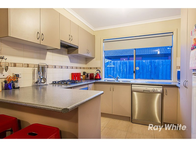 8 Bellbrae Crescent, Cranbourne West VIC 3977