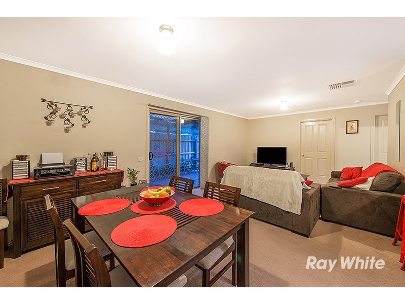 8 Bellbrae Crescent, Cranbourne West VIC 3977
