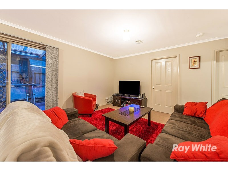 8 Bellbrae Crescent, Cranbourne West VIC 3977