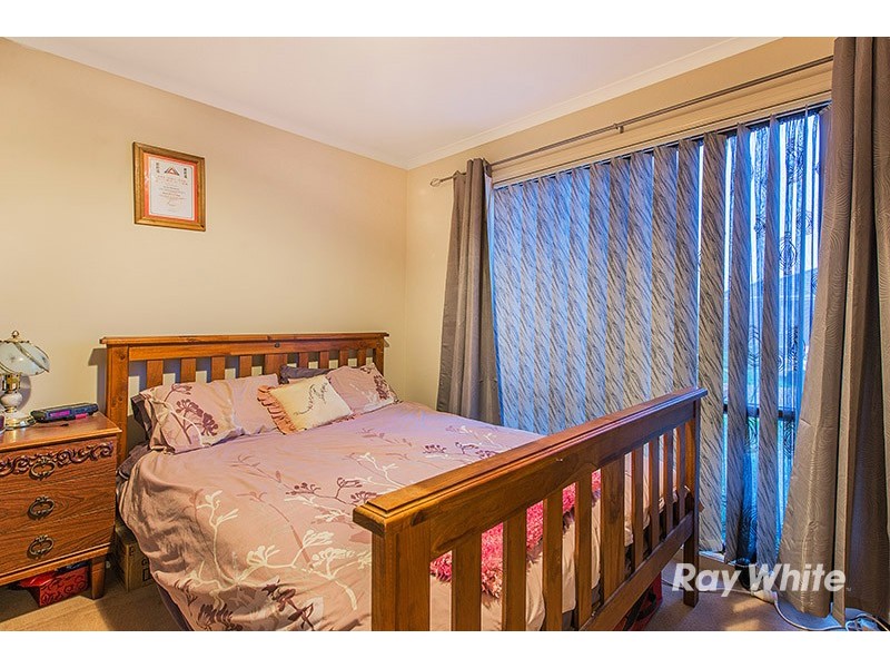 8 Bellbrae Crescent, Cranbourne West VIC 3977
