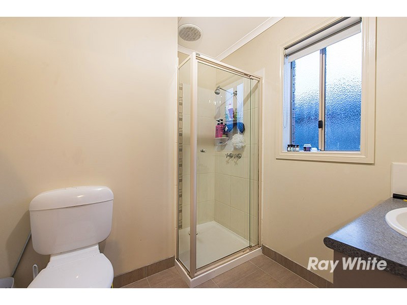 8 Bellbrae Crescent, Cranbourne West VIC 3977