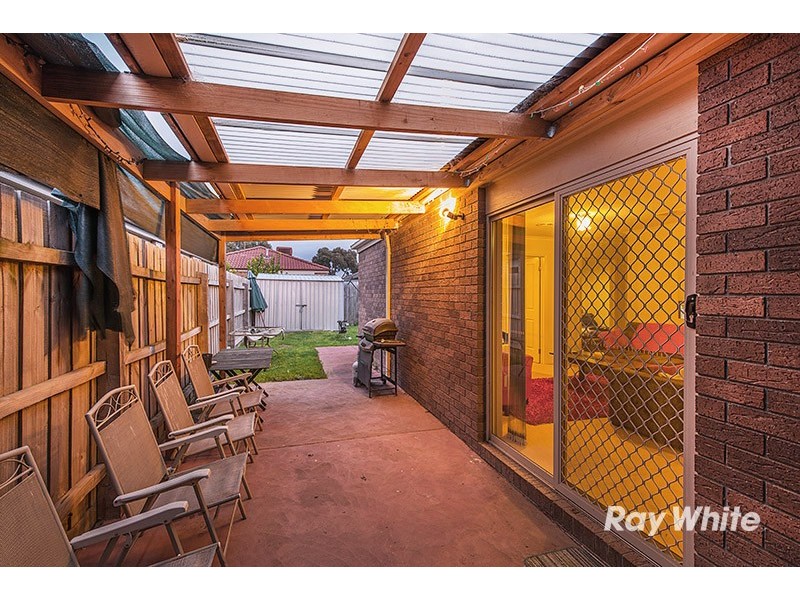 8 Bellbrae Crescent, Cranbourne West VIC 3977