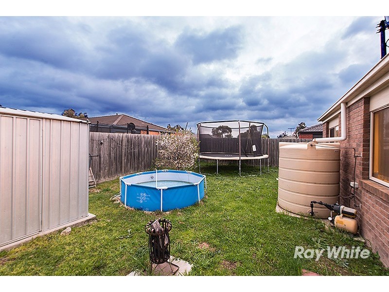 8 Bellbrae Crescent, Cranbourne West VIC 3977