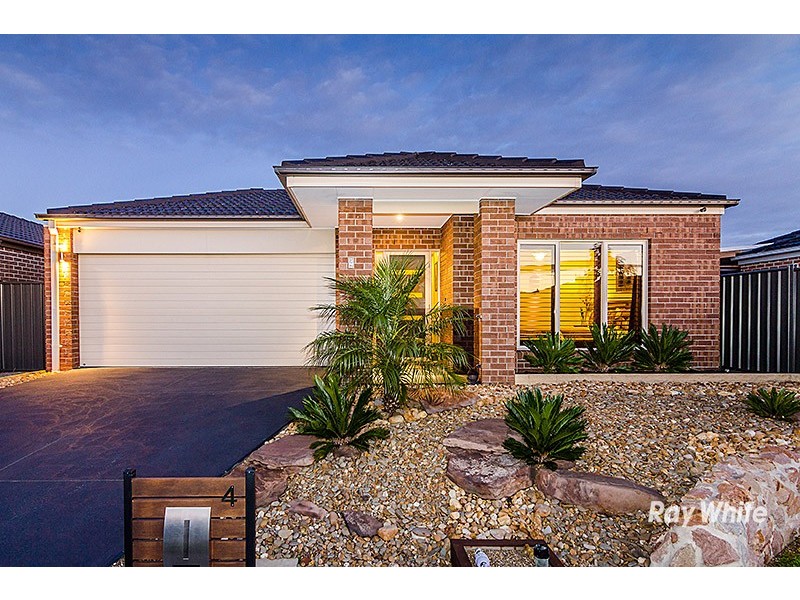 4 Gladiolus Circuit, Cranbourne North VIC 3977