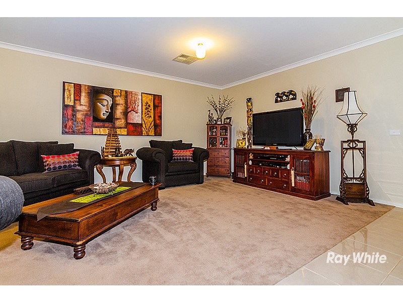 4 Gladiolus Circuit, Cranbourne North VIC 3977