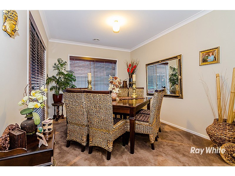 4 Gladiolus Circuit, Cranbourne North VIC 3977