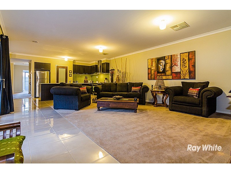 4 Gladiolus Circuit, Cranbourne North VIC 3977