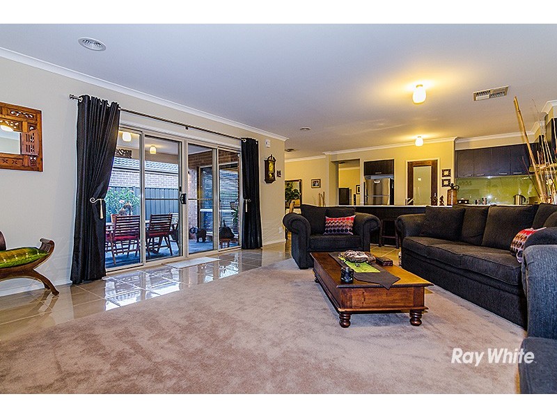 4 Gladiolus Circuit, Cranbourne North VIC 3977