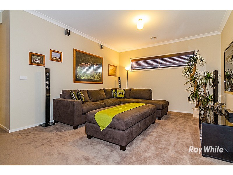 4 Gladiolus Circuit, Cranbourne North VIC 3977