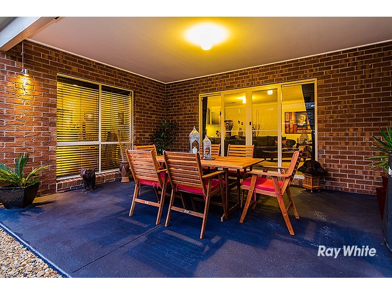 4 Gladiolus Circuit, Cranbourne North VIC 3977