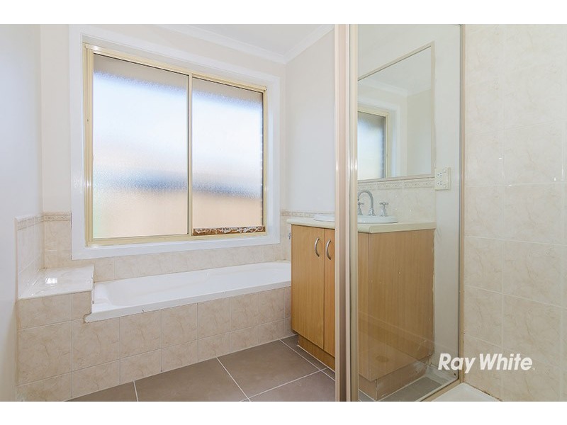 10 Gregory Court, Cranbourne North VIC 3977