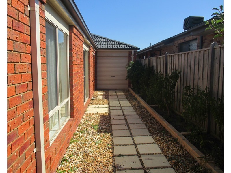 12 Alpine Heath Way, Lyndhurst VIC 3975