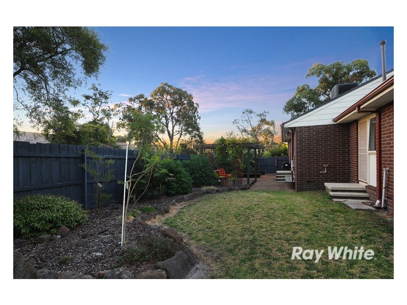 16 Hovell Court, Cranbourne VIC 3977