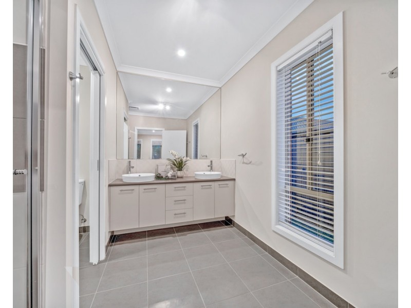 3 Yellowgum Avenue, Lyndhurst VIC 3975