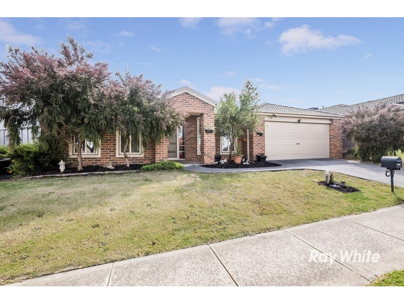 12 Carnavon Street, Cranbourne East VIC 3977