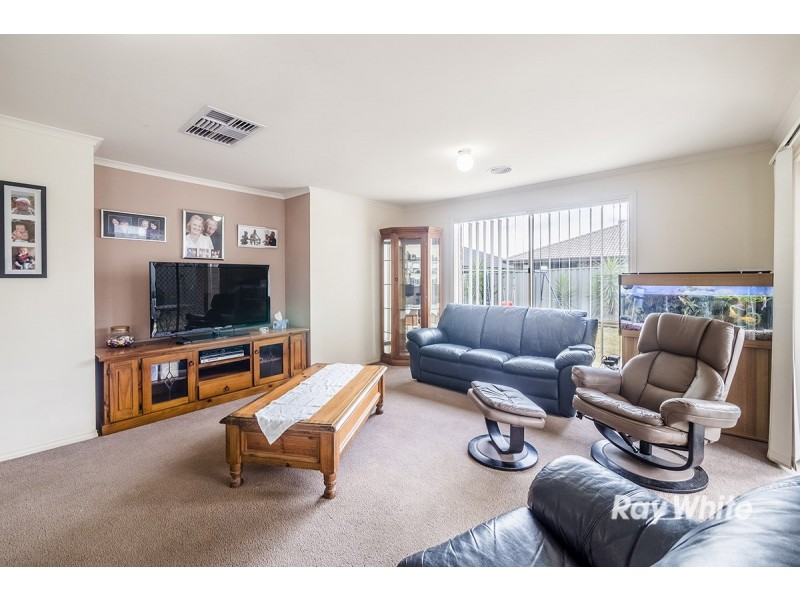 12 Carnavon Street, Cranbourne East VIC 3977