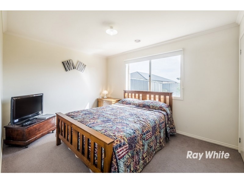 12 Carnavon Street, Cranbourne East VIC 3977