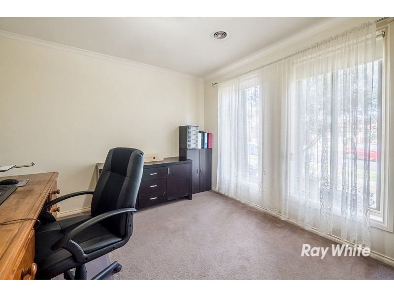 12 Carnavon Street, Cranbourne East VIC 3977