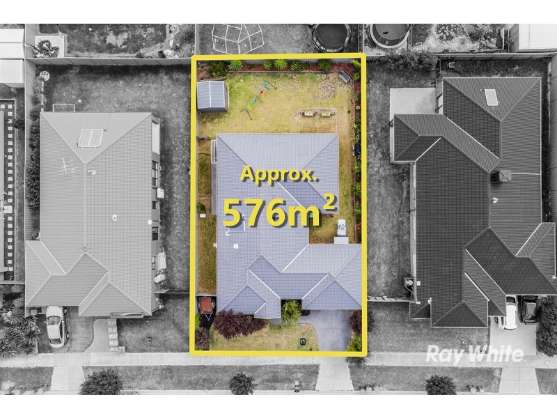 12 Carnavon Street, Cranbourne East VIC 3977