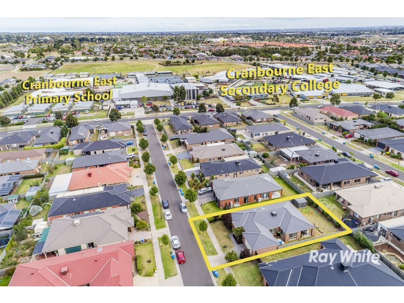 12 Carnavon Street, Cranbourne East VIC 3977