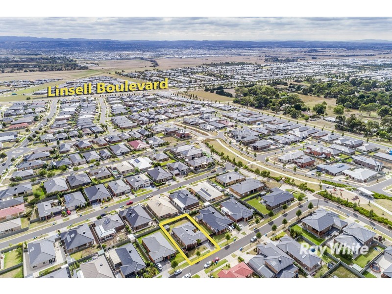 12 Carnavon Street, Cranbourne East VIC 3977