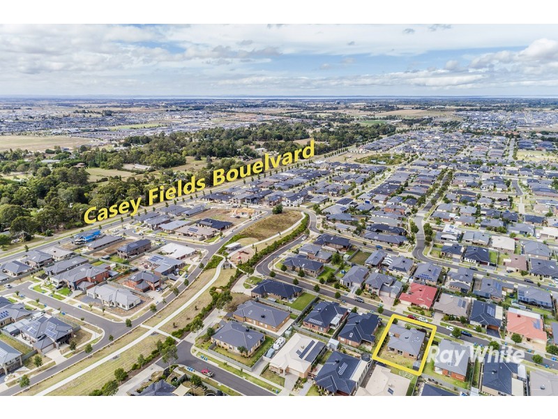 12 Carnavon Street, Cranbourne East VIC 3977